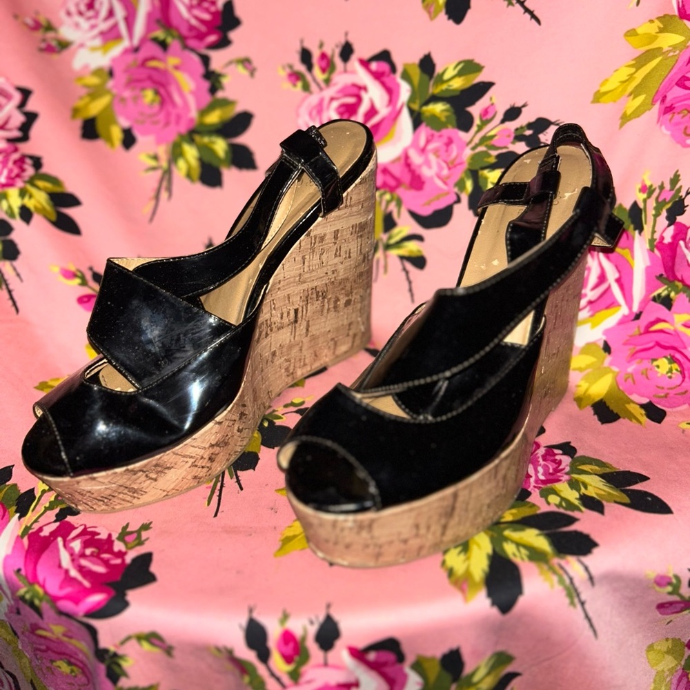 Sbicca platform wedge heels faux patent leather rockabilly peep toe vintage shoe